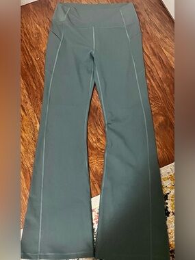 YITTY Slate Teal Purelux Everyday Kick Flare Active Legging- Brand New size XL